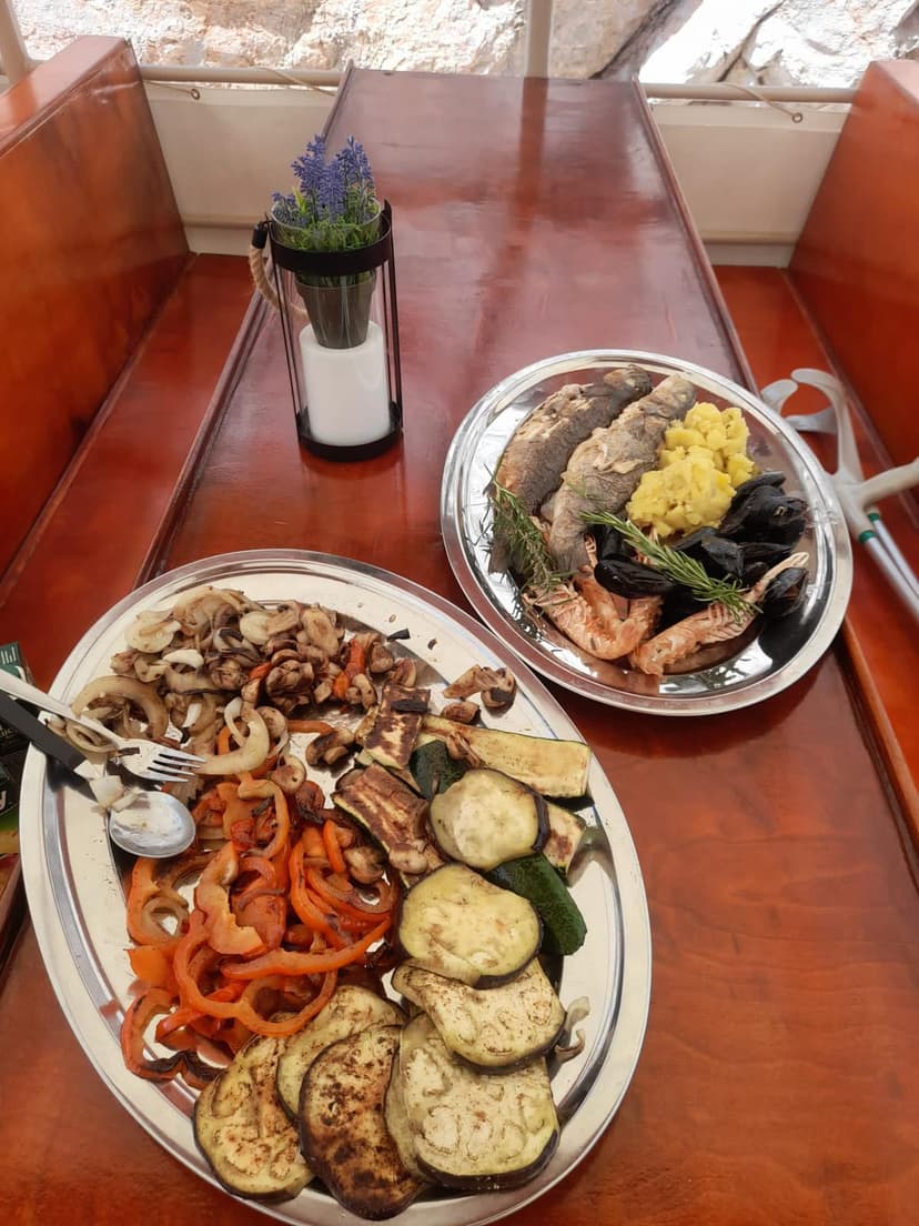 Vegetarian lunch option